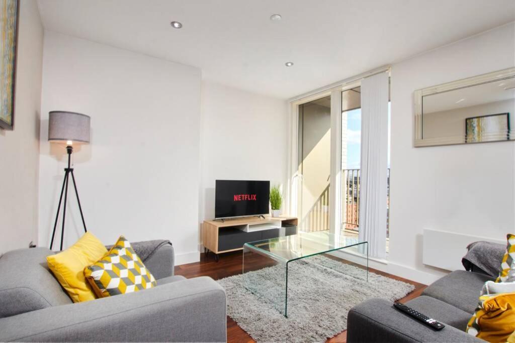 Lovely Apartment - Private Parking - Stadium Views Manchester Exteriér fotografie
