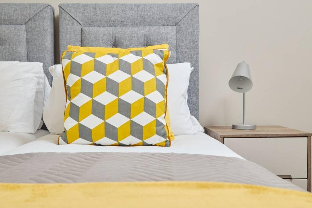 Lovely Apartment - Private Parking - Stadium Views Manchester Exteriér fotografie