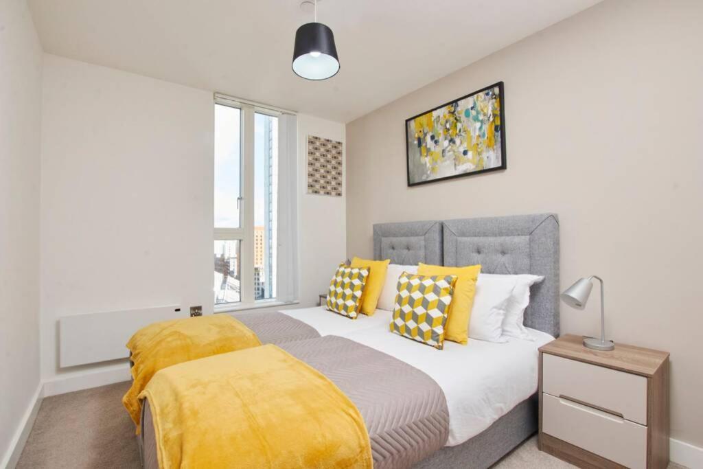 Lovely Apartment - Private Parking - Stadium Views Manchester Exteriér fotografie