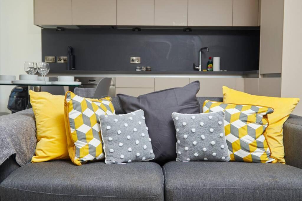 Lovely Apartment - Private Parking - Stadium Views Manchester Exteriér fotografie