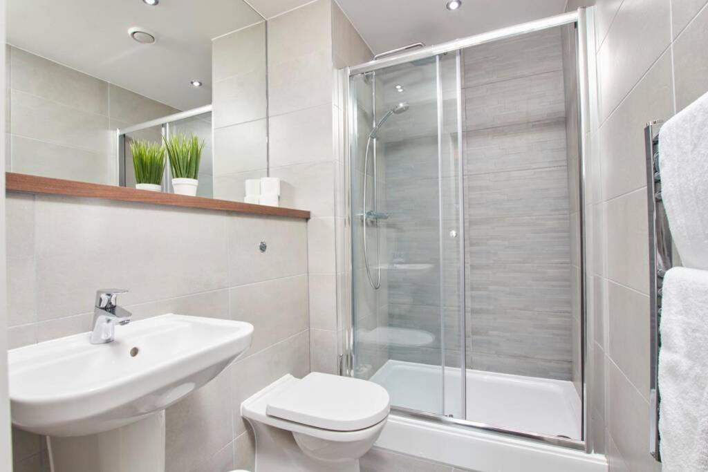 Lovely Apartment - Private Parking - Stadium Views Manchester Exteriér fotografie