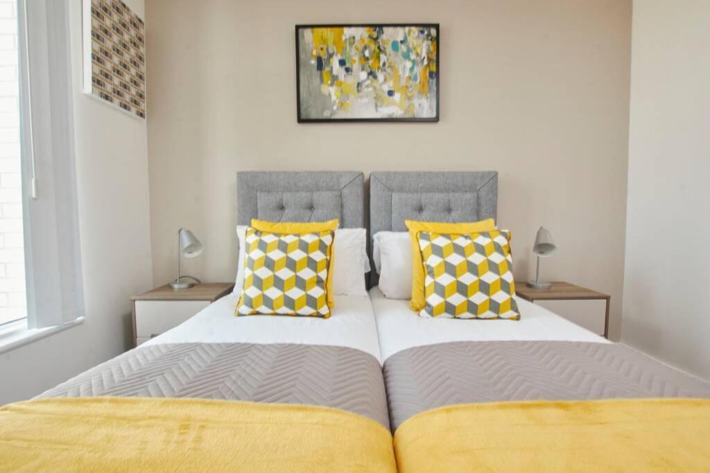 Lovely Apartment - Private Parking - Stadium Views Manchester Exteriér fotografie