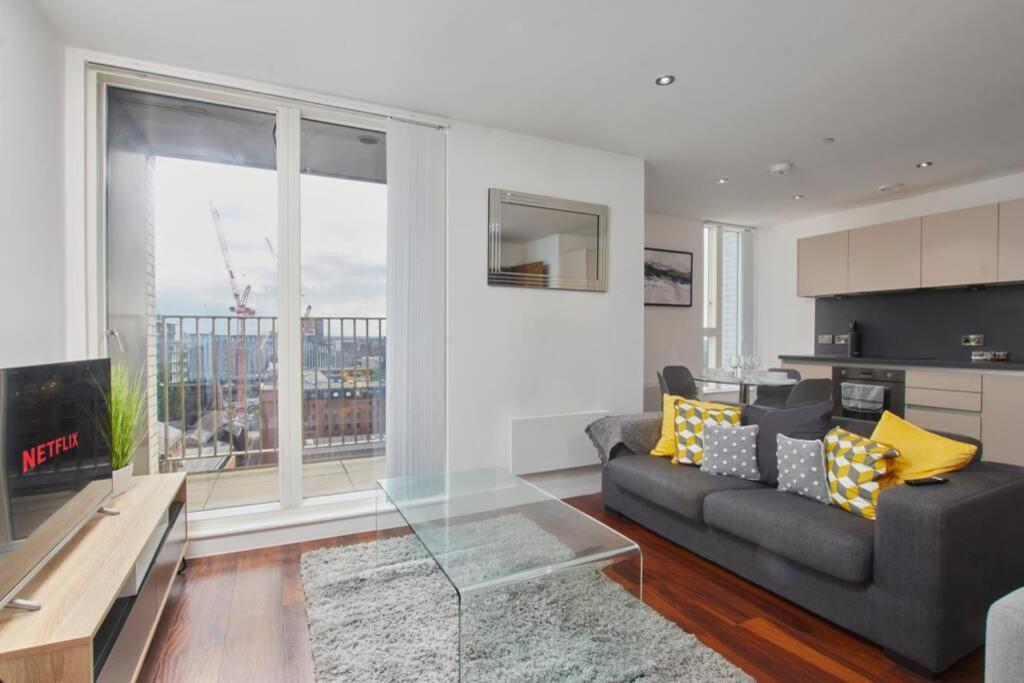 Lovely Apartment - Private Parking - Stadium Views Manchester Exteriér fotografie