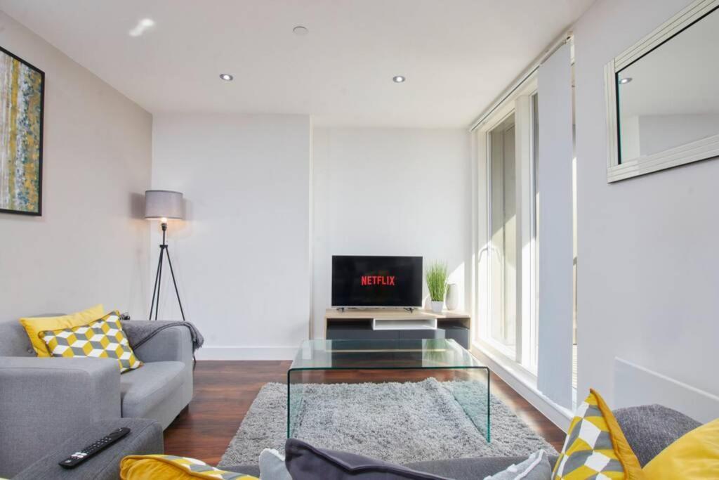 Lovely Apartment - Private Parking - Stadium Views Manchester Exteriér fotografie