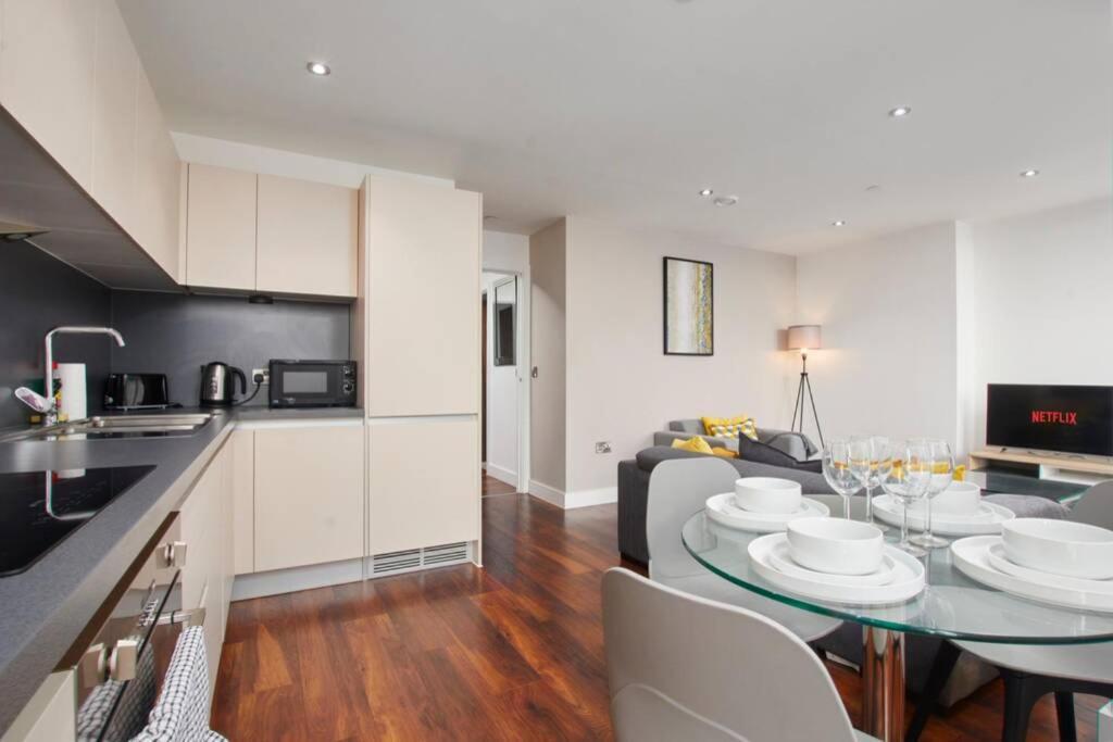 Lovely Apartment - Private Parking - Stadium Views Manchester Exteriér fotografie