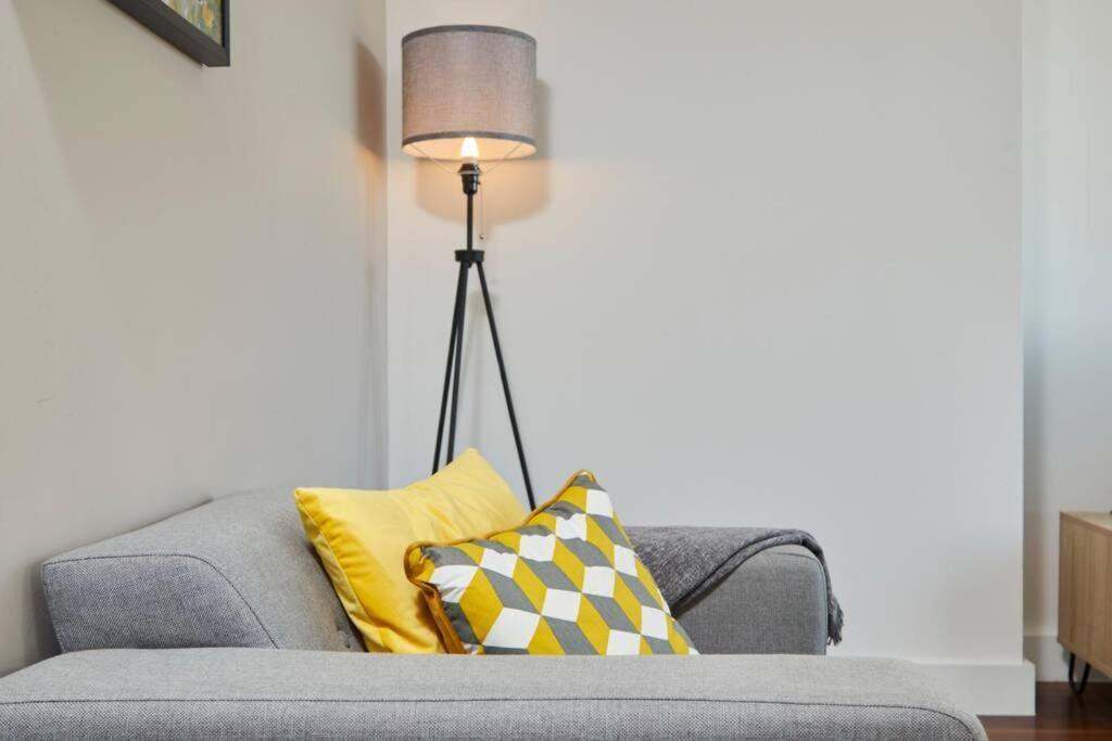 Lovely Apartment - Private Parking - Stadium Views Manchester Exteriér fotografie