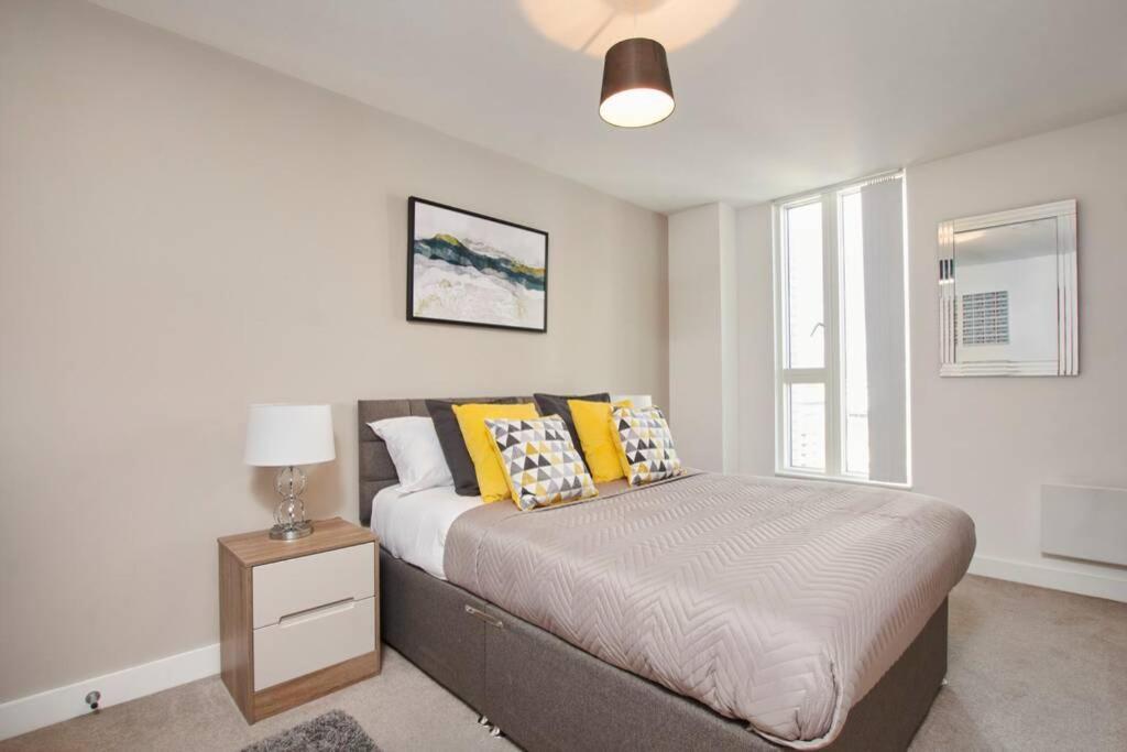 Lovely Apartment - Private Parking - Stadium Views Manchester Exteriér fotografie