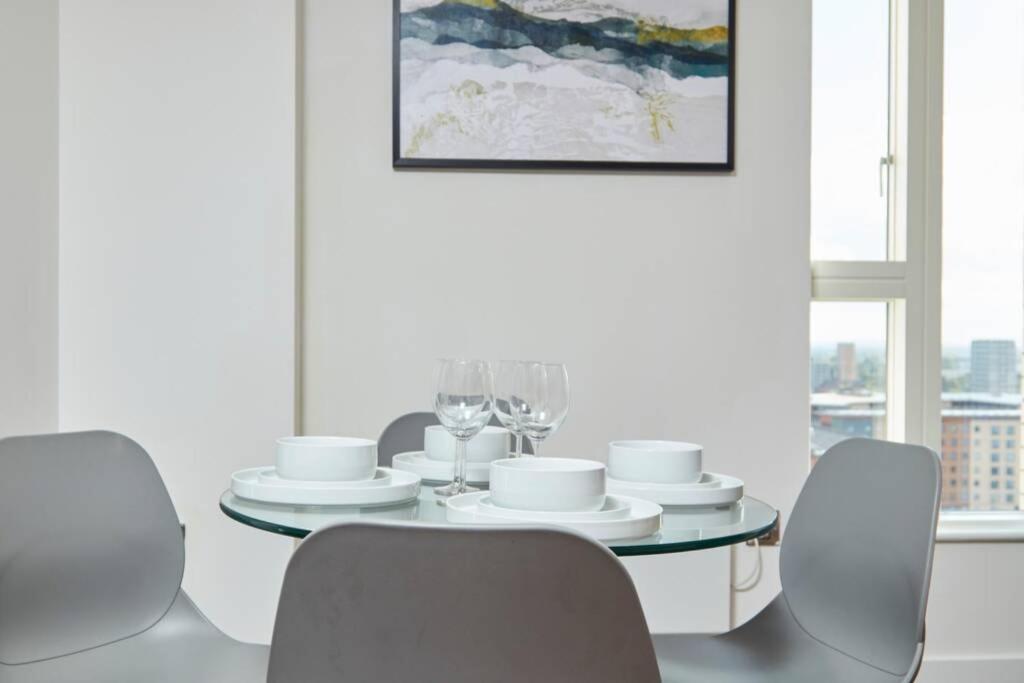 Lovely Apartment - Private Parking - Stadium Views Manchester Exteriér fotografie